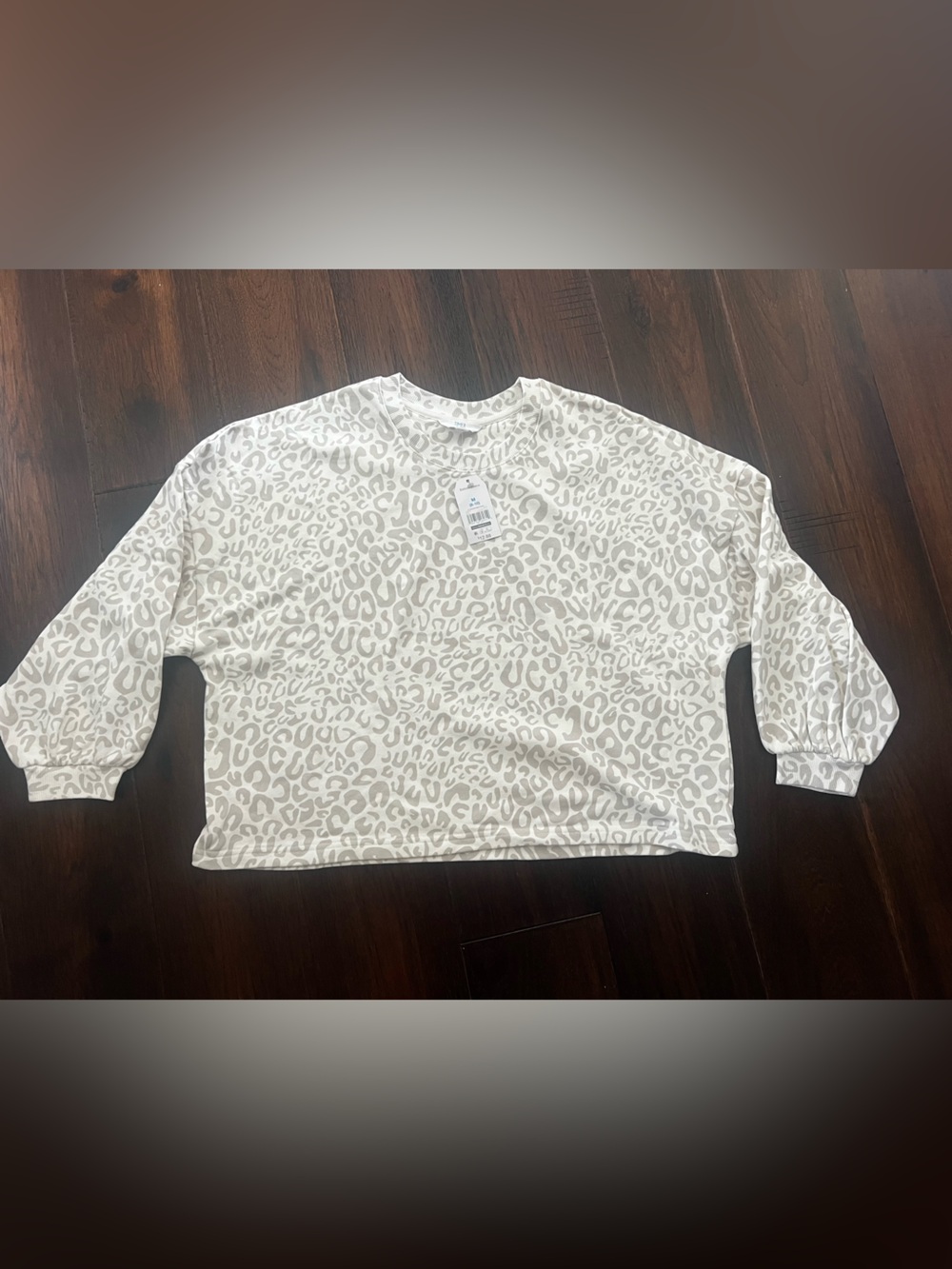 Women's Cream Leopard Print Pullover sweatshirt